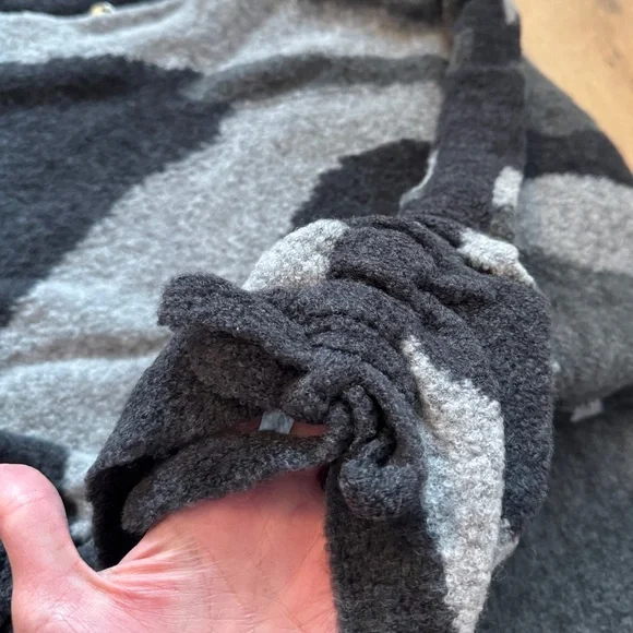 NWOT Margaret O'Leary Black & Gray Sweater, with Gathered Sleeves, Size XS